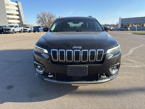 Diamond Black Crystal Pearlcoat 2019 Jeep Cherokee Overland