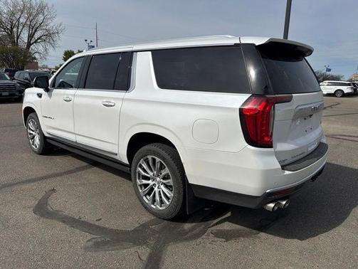 White Frost Tricoat 2022 GMC Yukon XL Denali