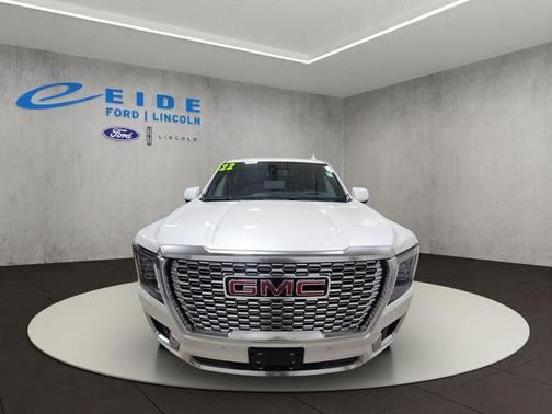 White Frost Tricoat 2022 GMC Yukon XL Denali