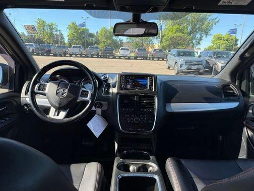 Granite Pearlcoat 2019 Dodge Grand Caravan GT