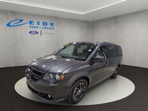 Granite Pearlcoat 2019 Dodge Grand Caravan GT