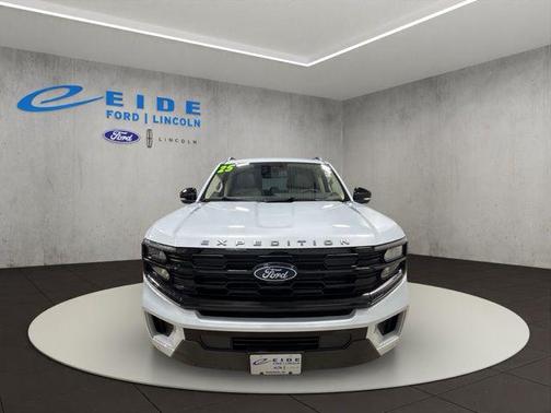 Space Silver Metallic 2025 Ford Expedition Active