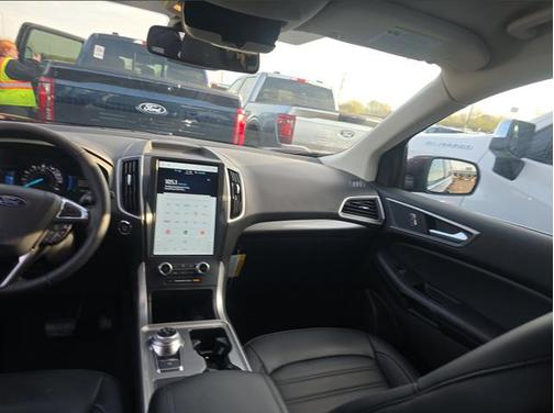 Burgundy Velvet Metallic Tinted Clearcoat 2024 Ford Edge SEL