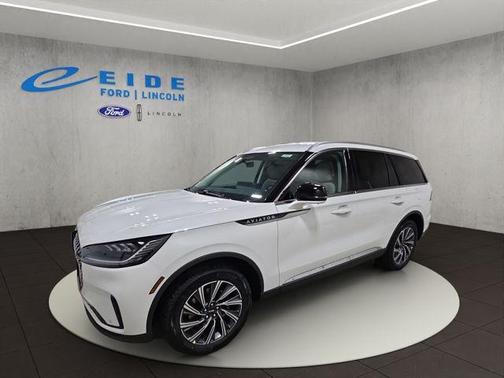 Pristine White Metallic Tri-Coat 2026 Lincoln Aviator Premiere