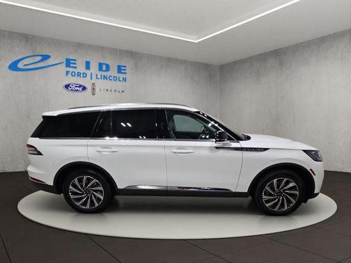 Pristine White Metallic Tri-Coat 2026 Lincoln Aviator Premiere