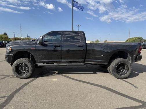 2023 RAM 3500 Laramie Crew Cab 4x4 8' Box