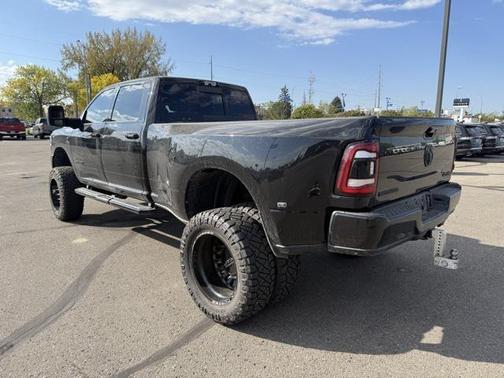 2023 RAM 3500 Laramie Crew Cab 4x4 8' Box