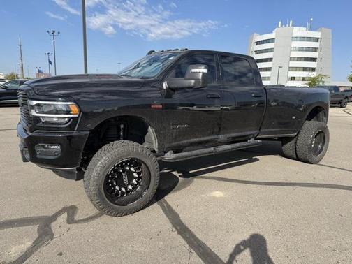 2023 RAM 3500 Laramie Crew Cab 4x4 8' Box
