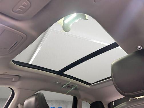 White Platinum Metallic Tri-Coat 2024 Lincoln Nautilus Reserve