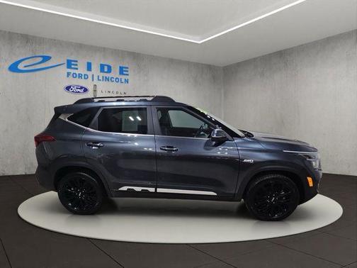 Gravity Gray 2022 Kia Seltos Nightfall Edition