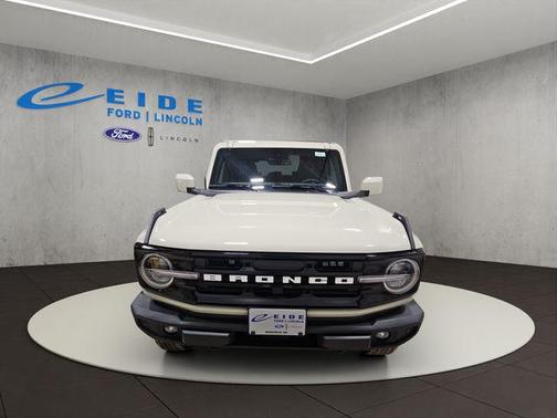 Desert Sand 2026 Ford Bronco Outer Banks