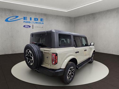 Desert Sand 2026 Ford Bronco Outer Banks