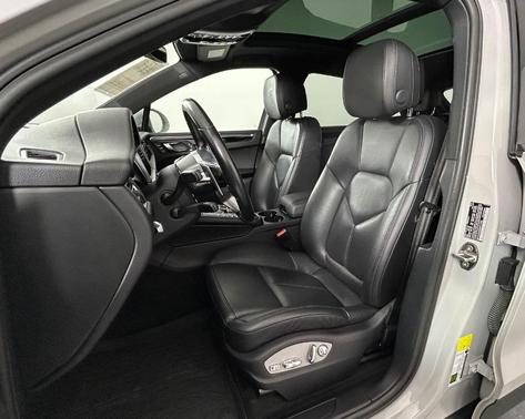 Chalk 2021 Porsche Macan Base