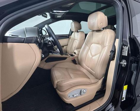 Jet Black Metallic 2020 Porsche Macan Base