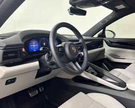 2025 Porsche Macan 4S