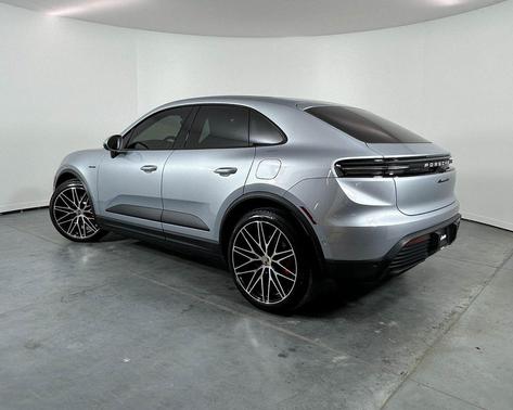 Dolomite Silver Metallic 2025 Porsche Macan 4S