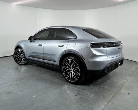 2025 Porsche Macan 4S