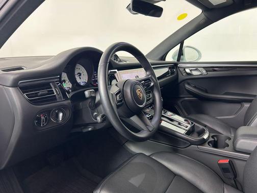 White 2025 Porsche Macan Base