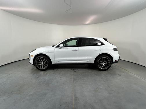 White 2025 Porsche Macan Base