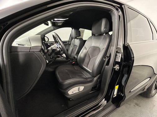 Black 2020 Porsche Macan Base