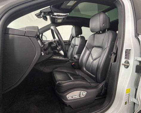 White 2021 Porsche Macan Base