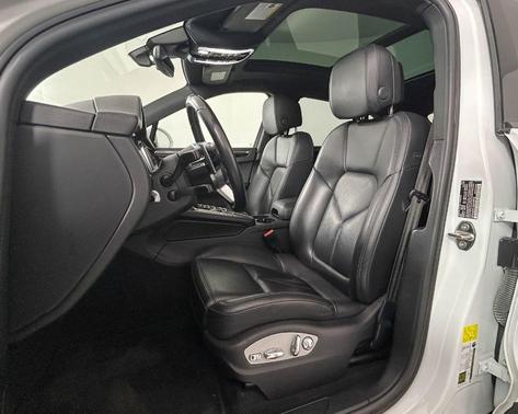 2021 Porsche Macan Base