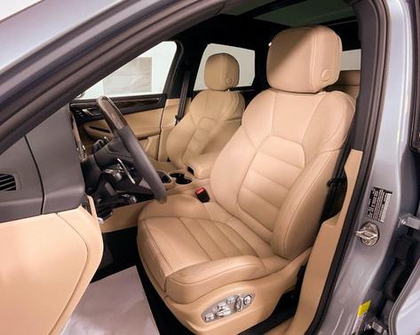 2025 Porsche Macan T