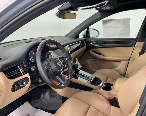 Dolomite Silver Metallic 2025 Porsche Macan T