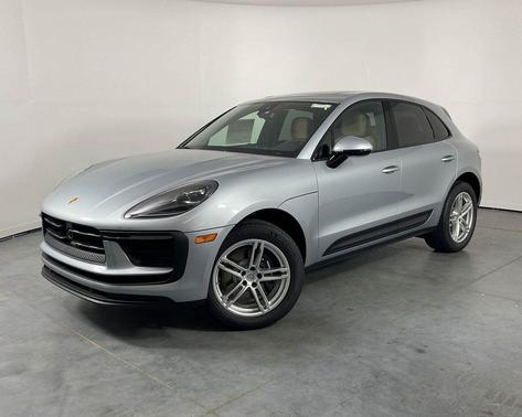 Dolomite Silver Metallic 2025 Porsche Macan T