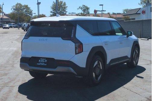 Glacial White Pearl 2026 Kia EV9 Light Long Range