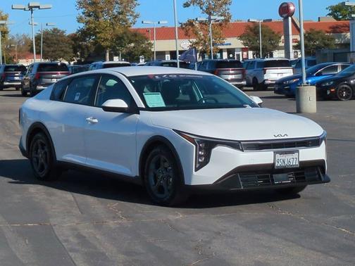 2025 Kia K4 LXS
