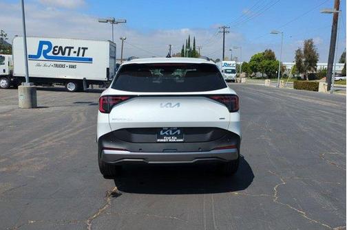 Snow White Pearl 2026 Kia Sportage Hybrid EX