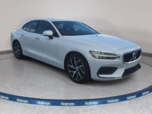 Crystal White Pearl Metallic 2020 Volvo S60 T5 Momentum