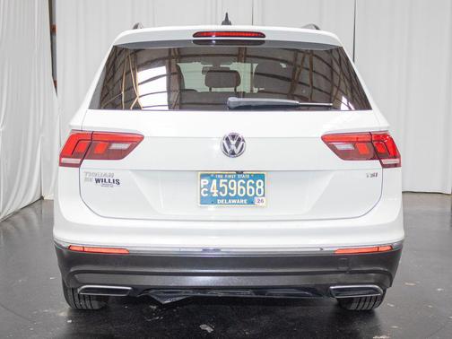 Pure White 2018 Volkswagen Tiguan 2.0T SE