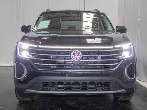 2025 Volkswagen Atlas 2.0T SE w/Technology 4MOTION