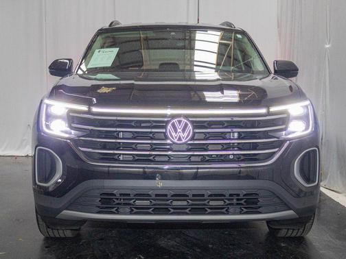 2025 Volkswagen Atlas 2.0T SE w/Technology 4MOTION