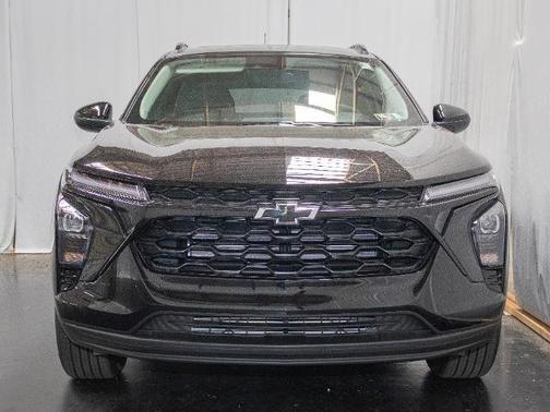 Mosaic Black Metallic 2026 Chevrolet Trax LT