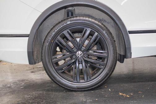 Pure White 2022 Volkswagen Tiguan 2.0T SE R-Line Black 4MOTION