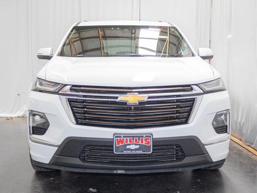 Summit White 2023 Chevrolet Traverse High Country