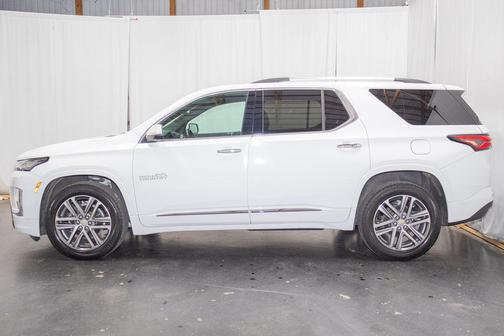 Summit White 2023 Chevrolet Traverse High Country
