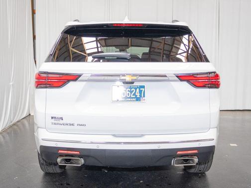 Summit White 2023 Chevrolet Traverse High Country