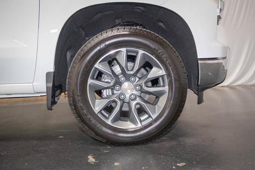 Summit White 2026 Chevrolet Silverado 1500 LT