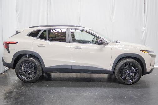 White Sands 2026 Chevrolet Trax FWD ACTIV