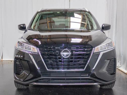 Super Black 2022 Nissan Kicks SV