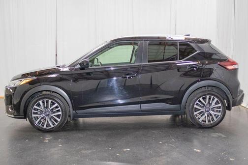 Super Black 2022 Nissan Kicks SV