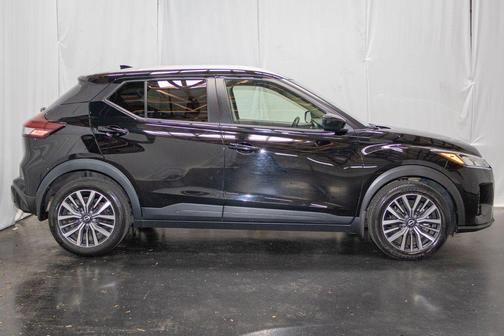 Super Black 2022 Nissan Kicks SV