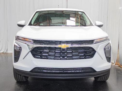 Summit White 2026 Chevrolet Trax LS