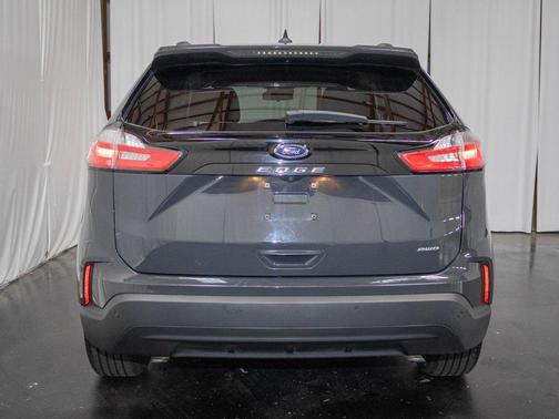 2021 Ford Edge SE