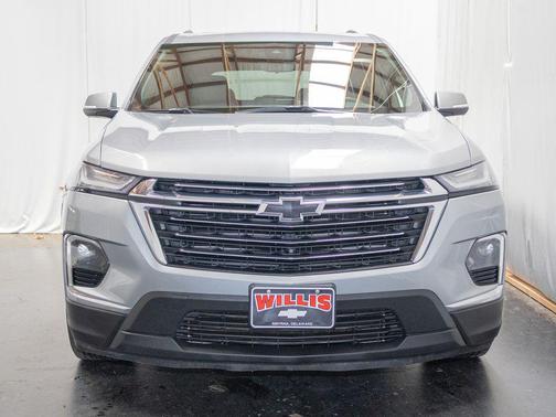 Sterling Gray Metallic 2023 Chevrolet Traverse LT Leather