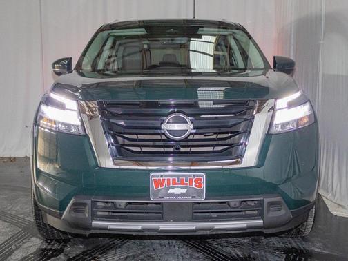 2023 Nissan Pathfinder SL 4WD